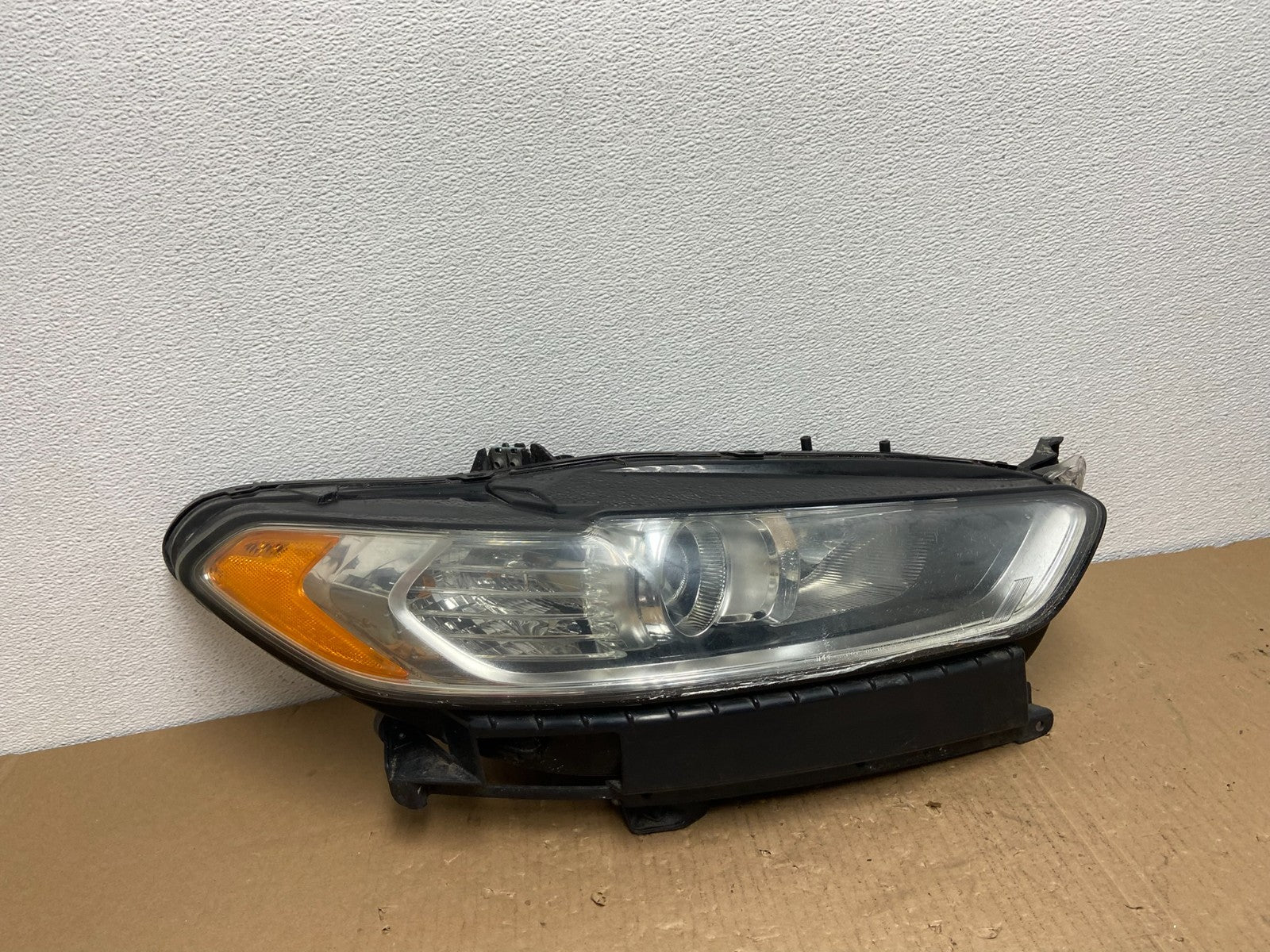 2013 to 2016 Ford Fusion Right Passenger Rh Side Headlight AB6605 DW0