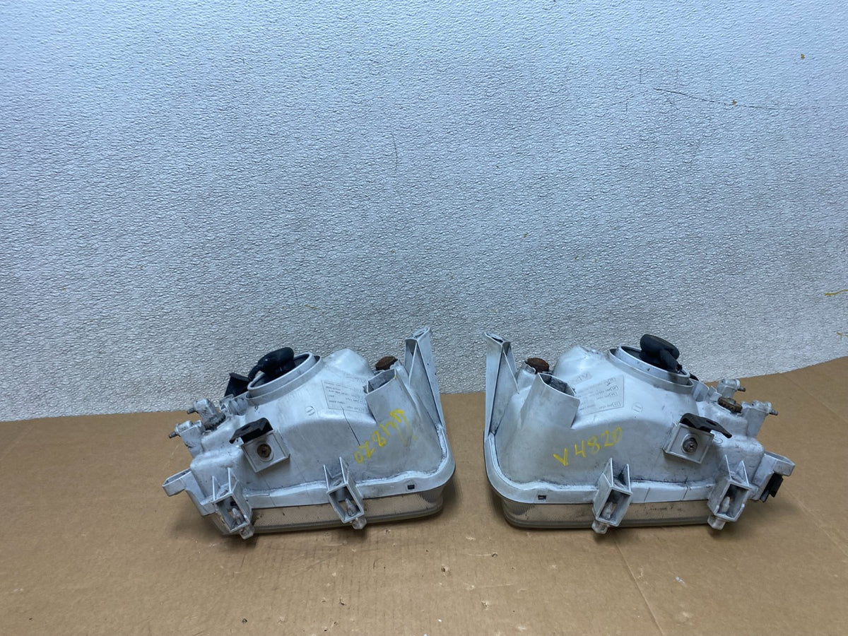 1999-2004 Nissan Pathfinder Left+Right Side Set Halogen Headlights V4820 DW11
