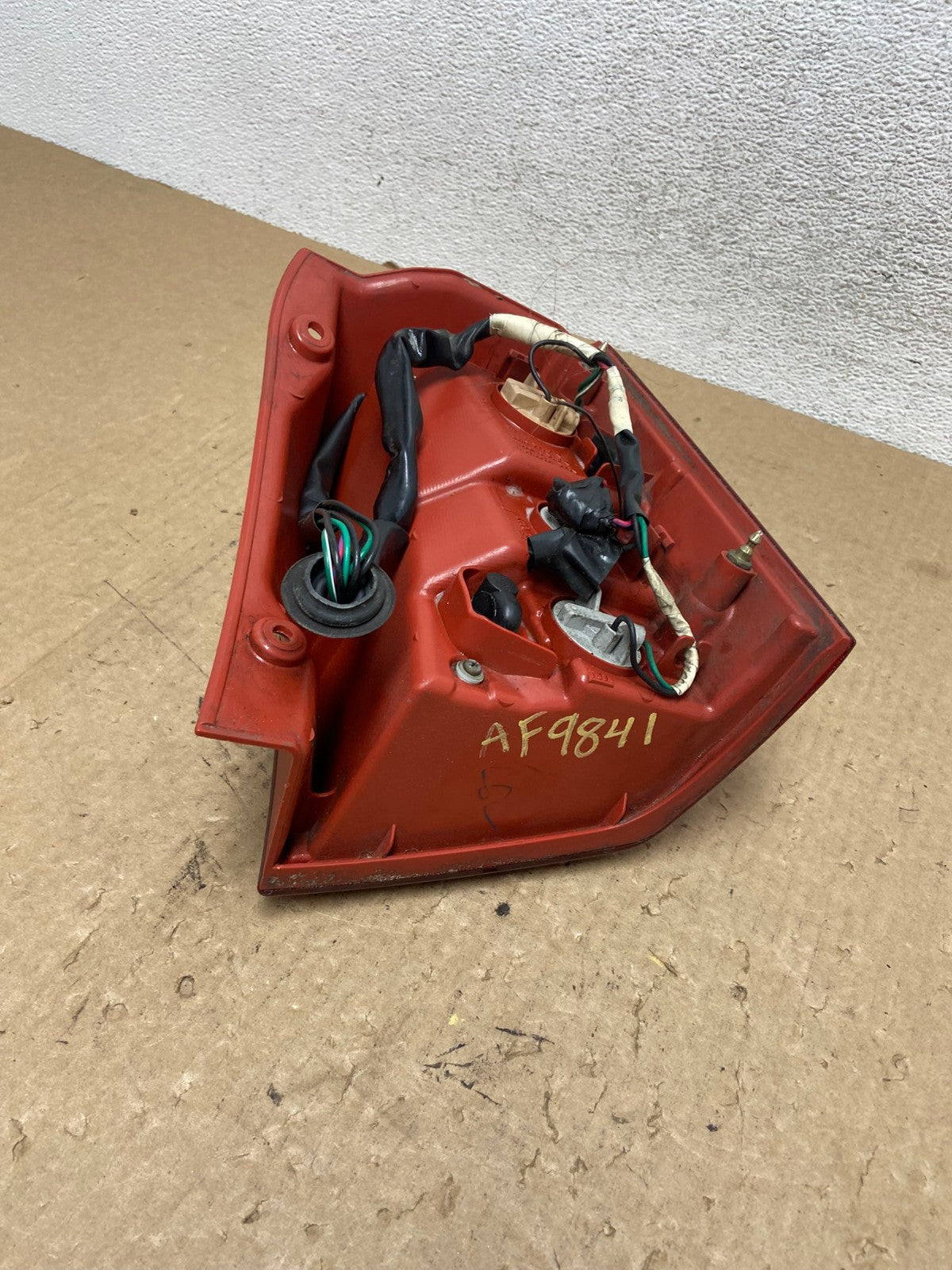 2004-2005 Mitsubishi Endeavor Left Driver LH Tail Light AF9841 LK5