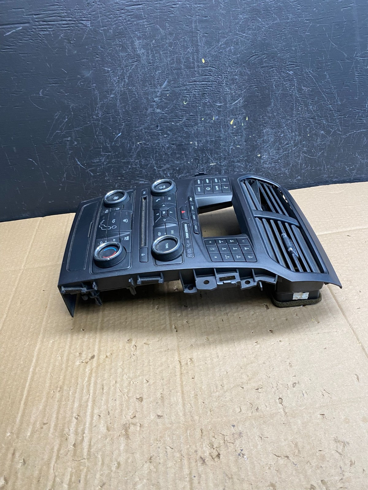 2016-2018 Ford Explorer Radio Heater Climate A/C Control Bezel Trim AC9463 DG2