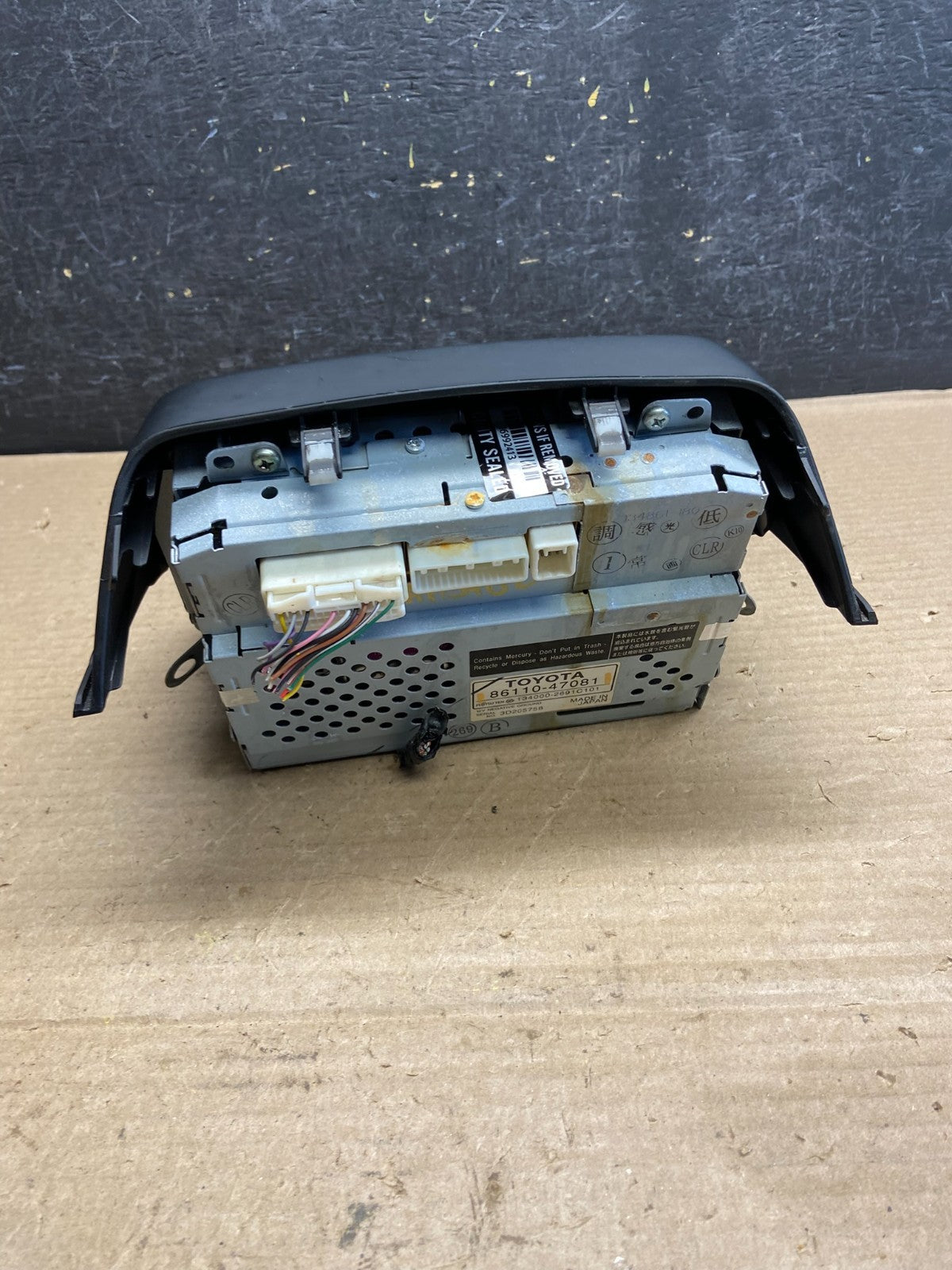 2004 to 2005 Toyota Prius Radio Stereo Receiver Screen Display AH3702 DG6