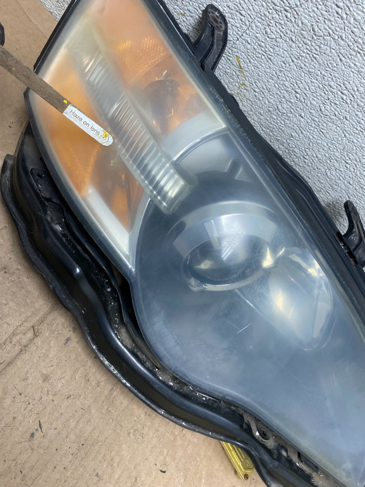 2006 to 2007 Subaru Legacy Right Passenger RH Side Black Headlight R7527 DW5