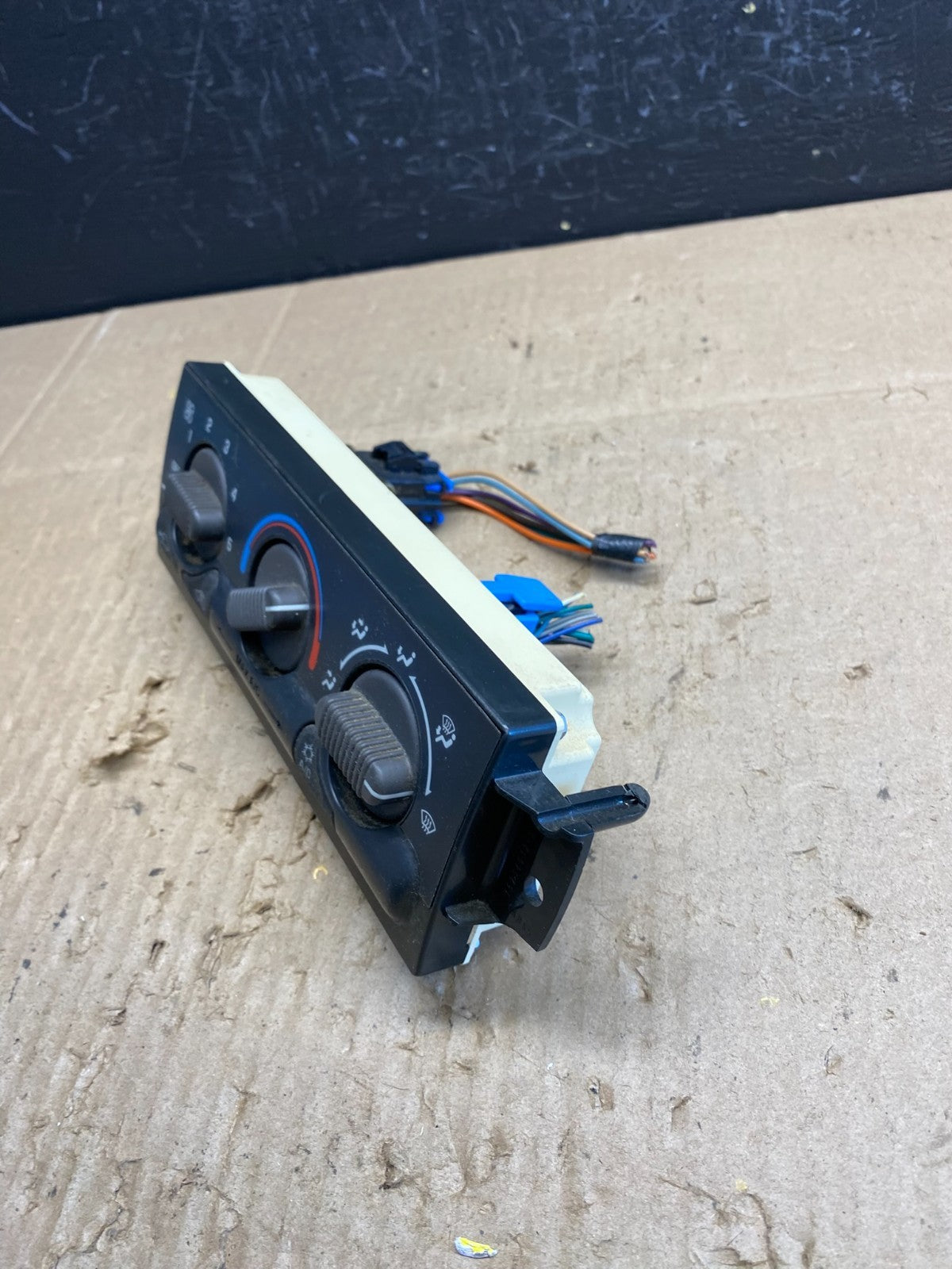 1999 to 2002 Chevrolet Silverado HVAC Heater Climate Control Module AC4768 DG3