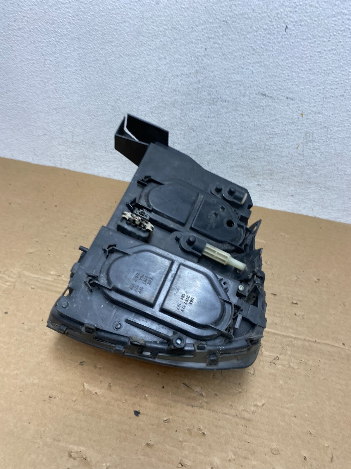2000 to 2005 Cadillac Deville Right Passenger RH Side Headlight AD3985 DW7