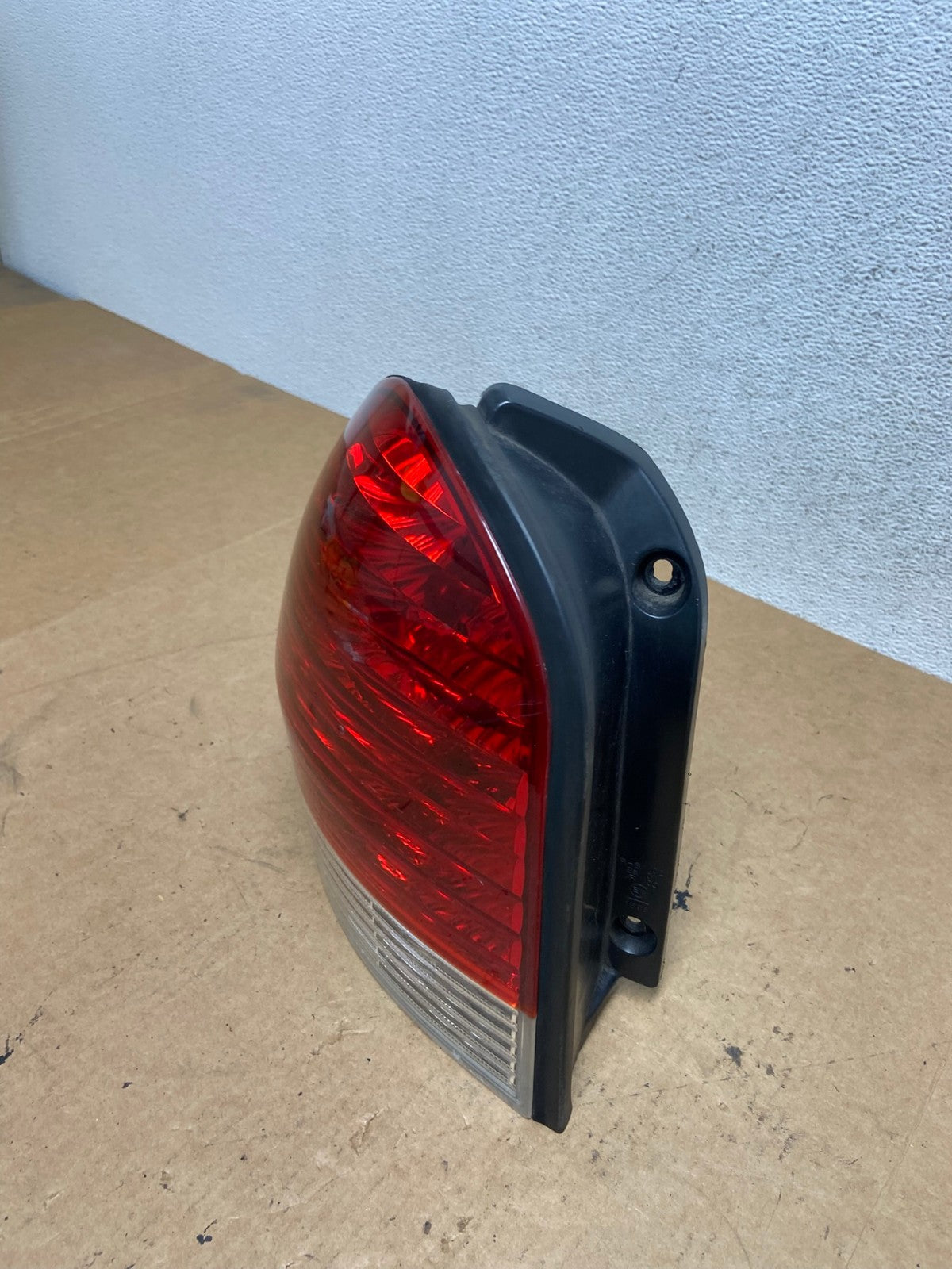 2005 to 2006 Hyundai Santa Fe Left Driver Side Tail Light AE3207 LK1