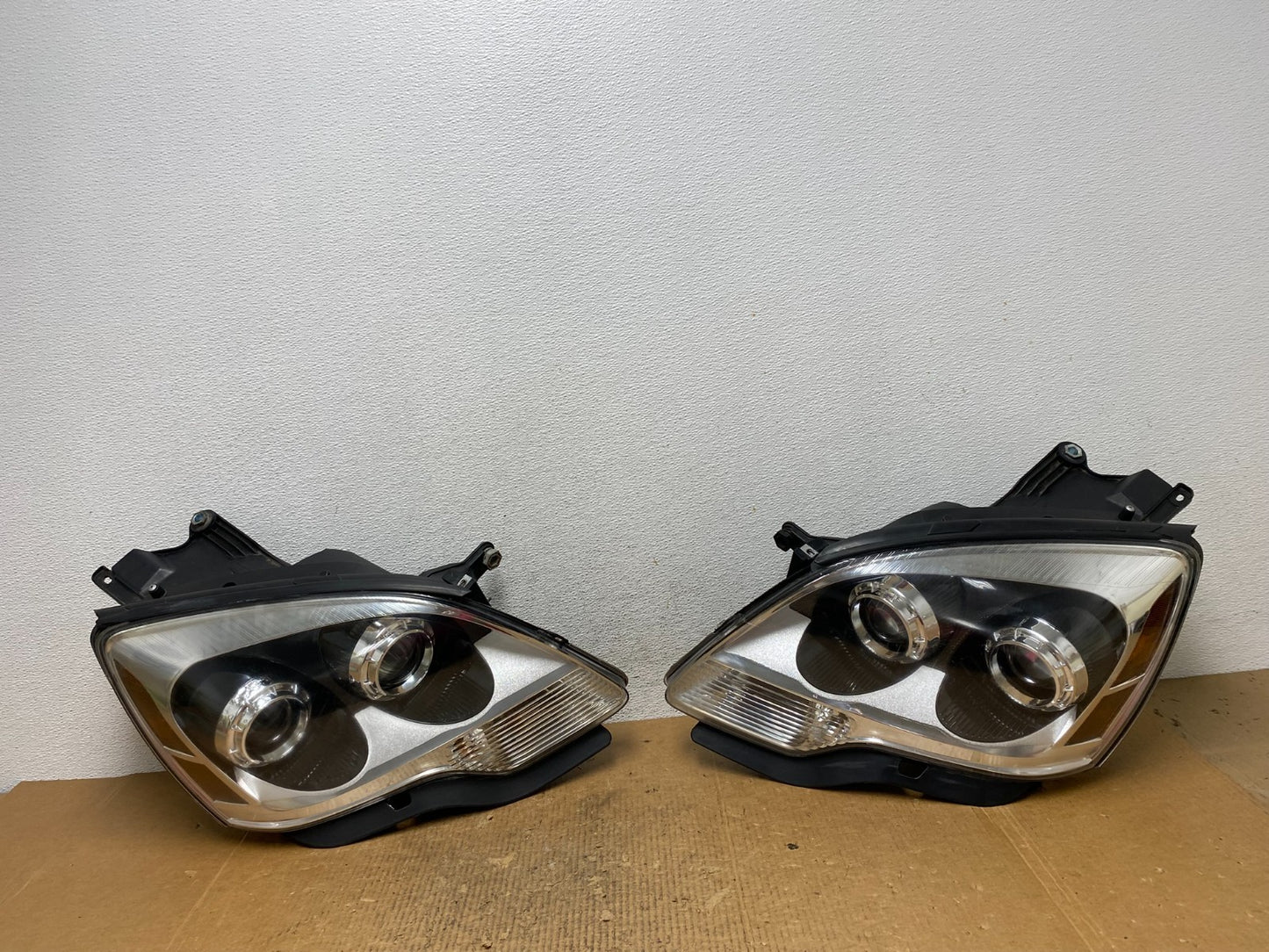 2007 to 2012 Gmc Acadia Halogen Headlights Left+Right Side AE2703 DW0