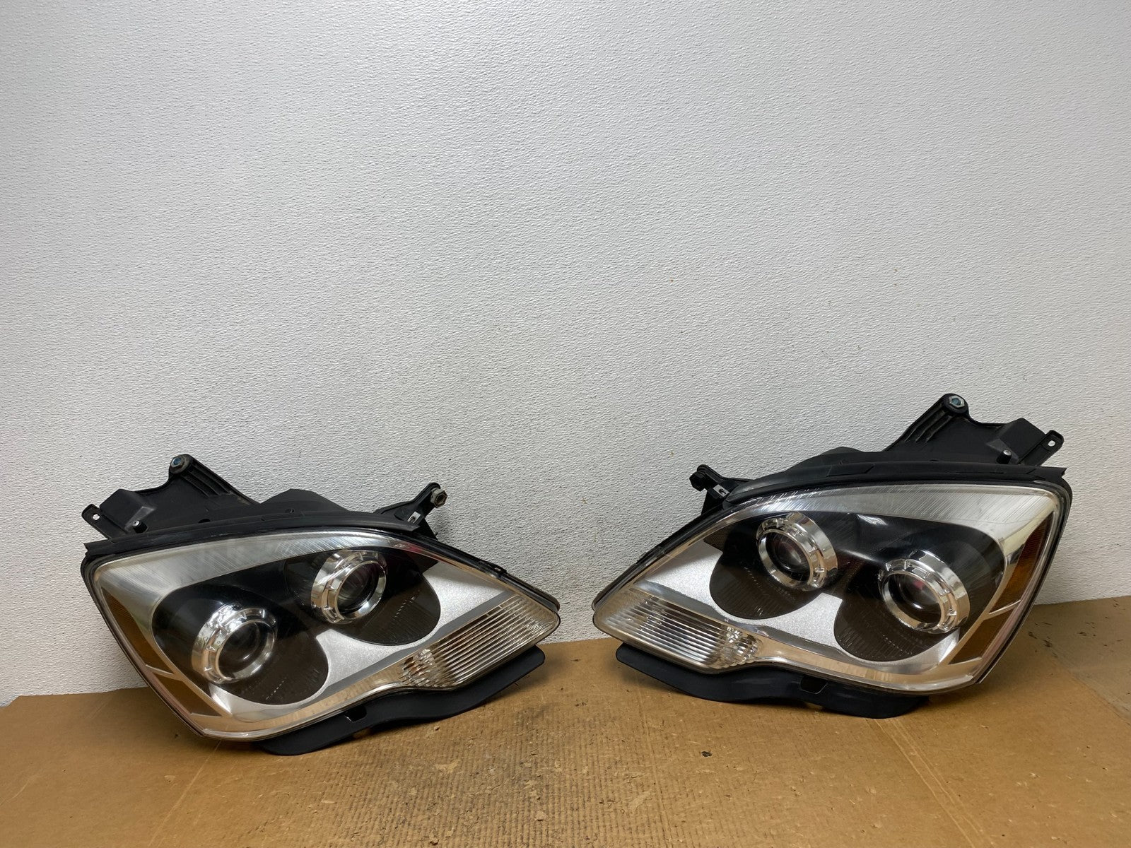2007 to 2012 Gmc Acadia Halogen Headlights Left+Right Side AE2703 DW0