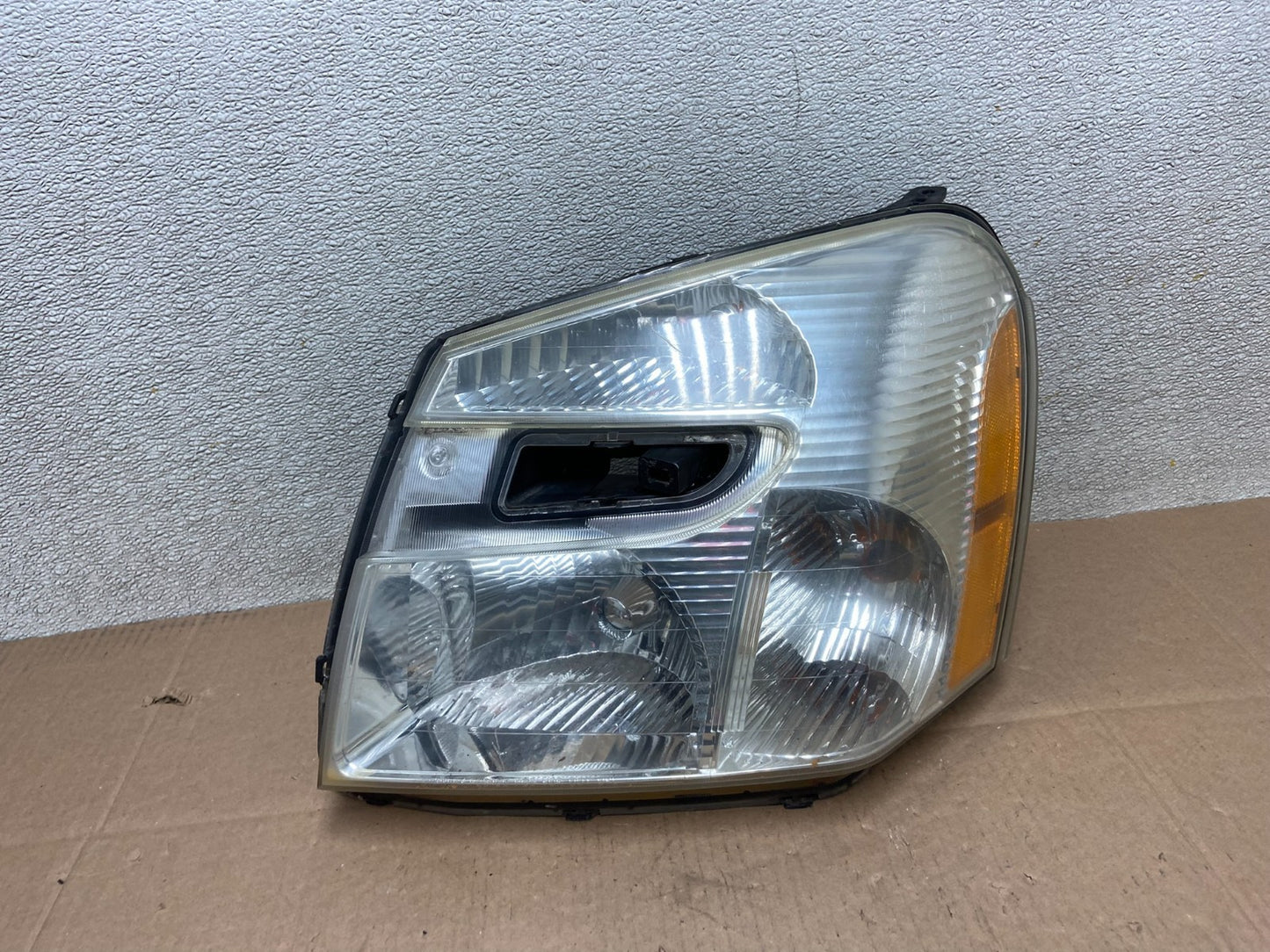 2005 to 2009 Chevrolet Equinox Left Driver LH Halogen Headlight Y1027 DW0