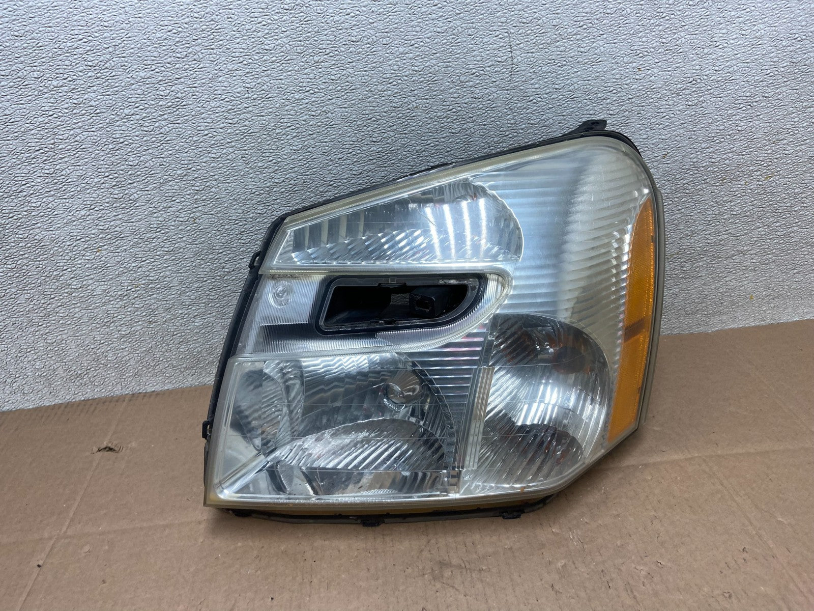 2005 to 2009 Chevrolet Equinox Left Driver LH Halogen Headlight Y1027 DW0