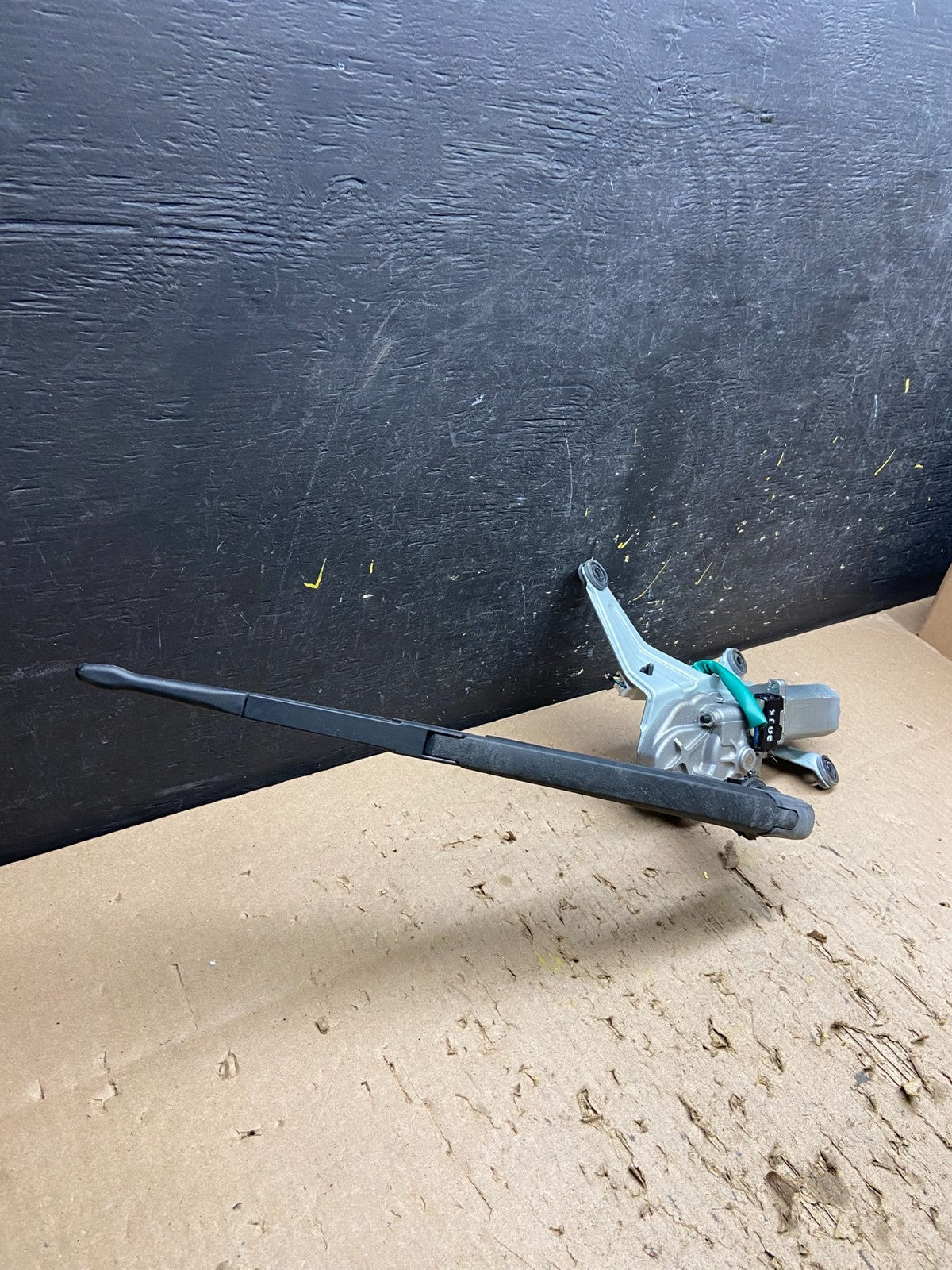 2010 - 2012 Hyundai Santa Fe Rear Glass Windshield Wiper Motor t8692 DG1