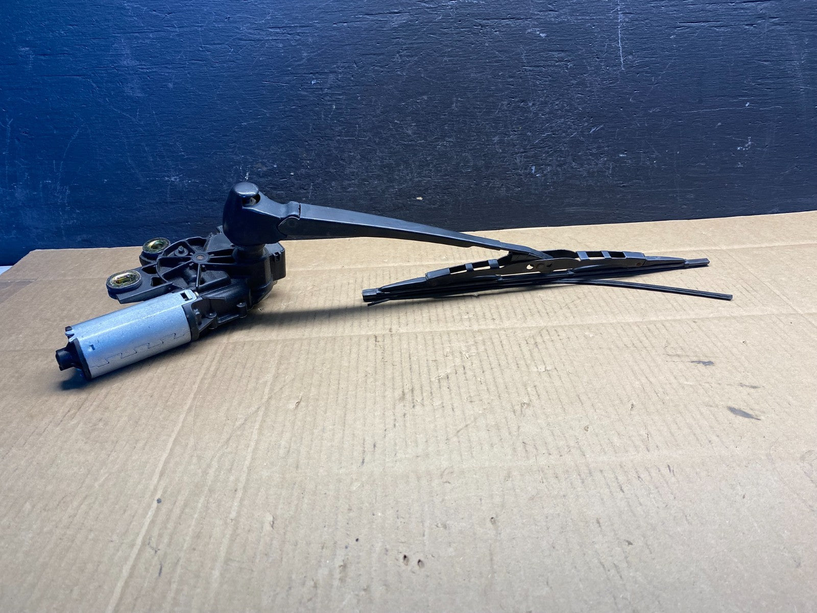 2001 to 2006 Volkswagen Golf Rear Windshield Wiper Motor AD5034 DG3