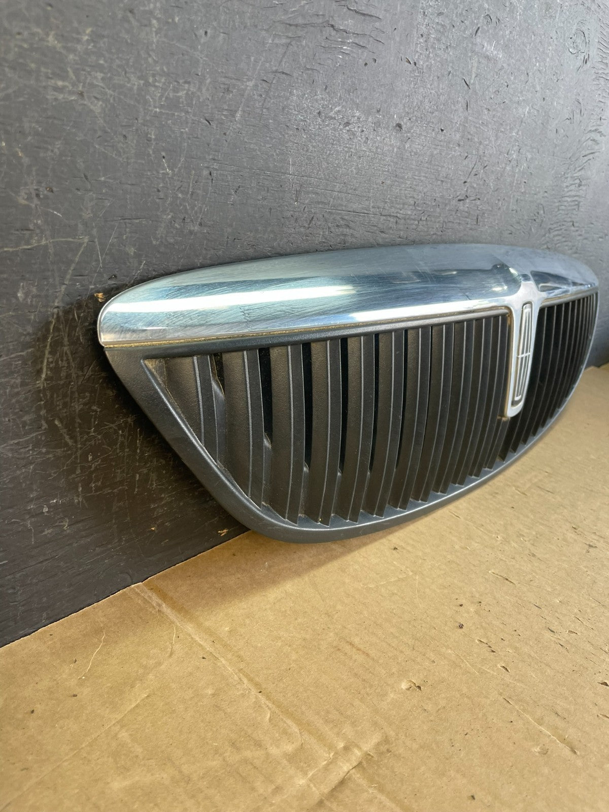 2000 to 2002 Lincoln LS Front Hood Bumper Grill Grille W/Emblem ad5764 DG2