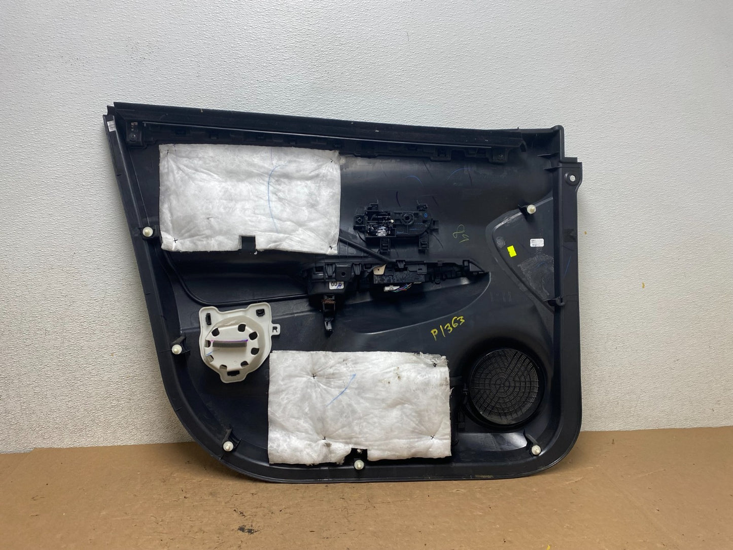 2018 2019 2020 Nissan Kicks Front Right Passenger Door Panel Oem P1363 DG7