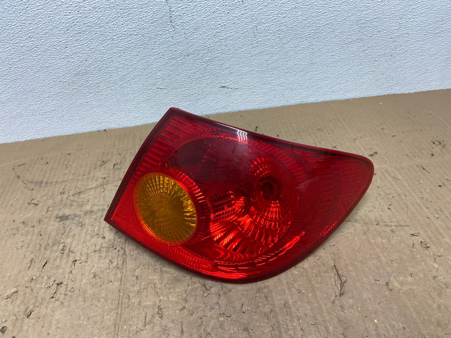 2003 to 2005 Toyota Corolla Right Passenger RH Side Tail Light Oem AC0072 LK0