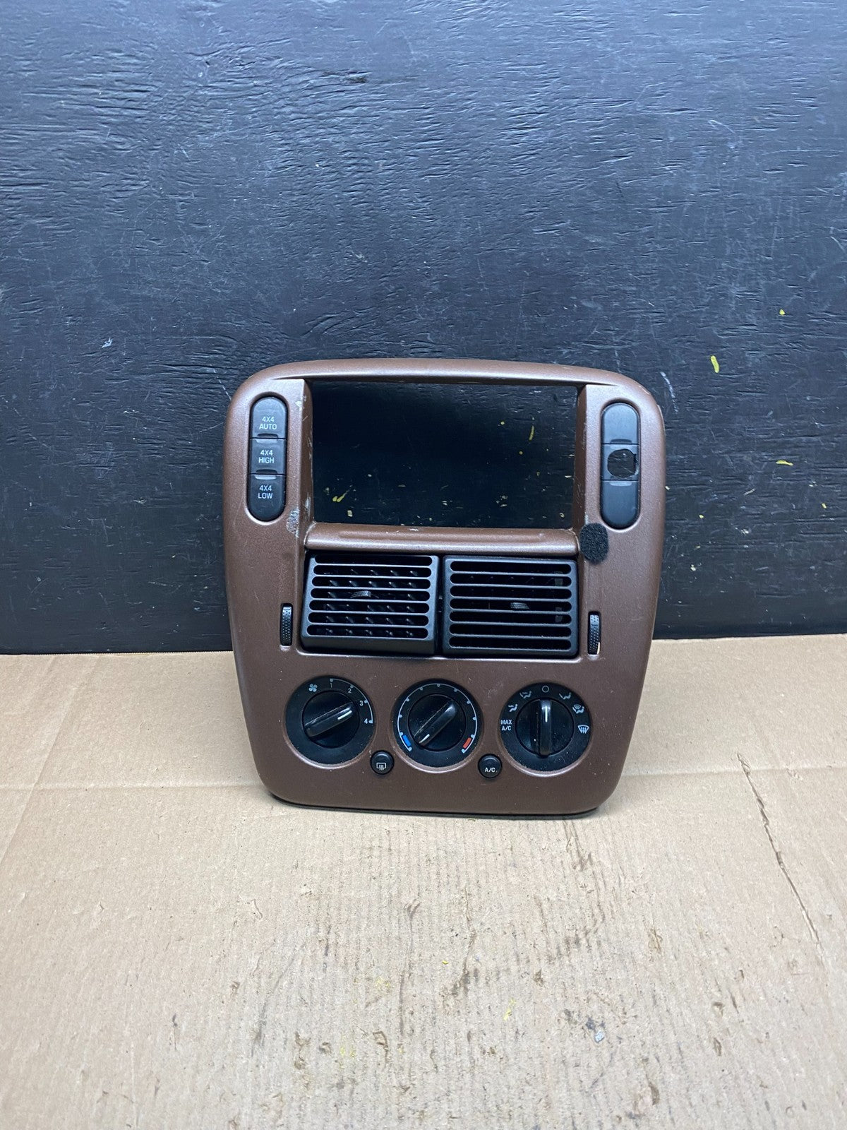 2002 to 2005 Ford Explorer Radio Dash Bezel Climate Control Air Vent R6191 DG0