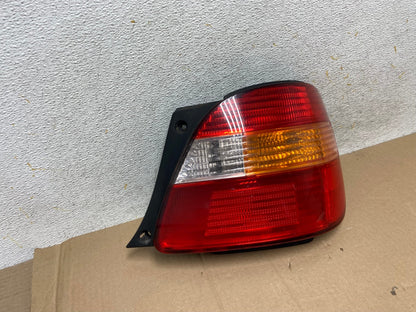 2001 - 2005 Lexus Gs300 Gs400 Gs430 Right Passenger Side Tail Light AI11532
