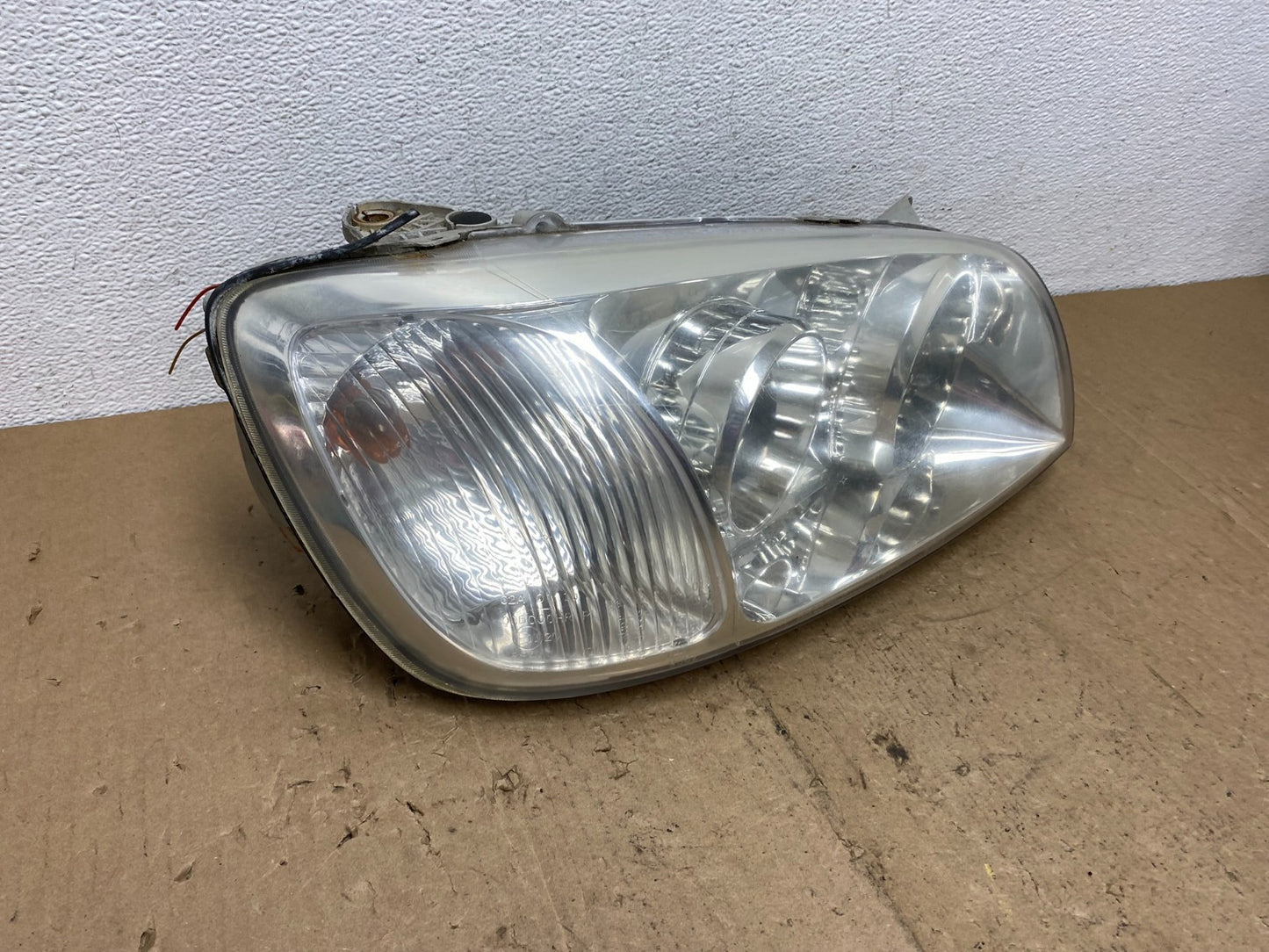 2004 2005 Hyundai XG350 XG Right Passenger RH Headlight Halogen AC7246 DW2