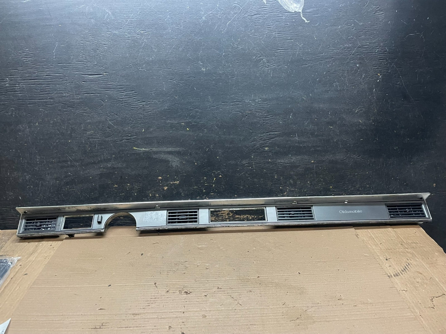 1987 - 1988 Oldsmobile Delta 88 Dashboard Center Trim Panel U7837 DG0