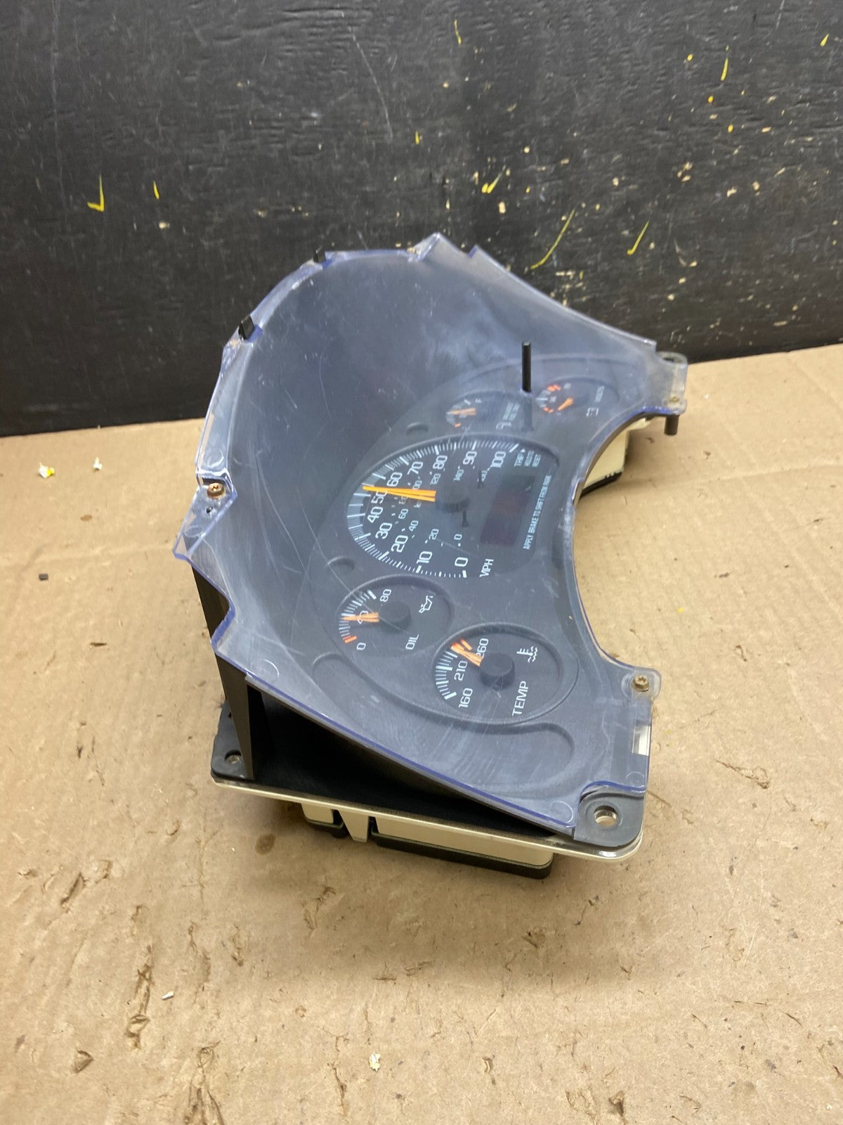 1996 to 2002 Chevrolet Express Speedometer Cluster Gauge U4697 DG2
