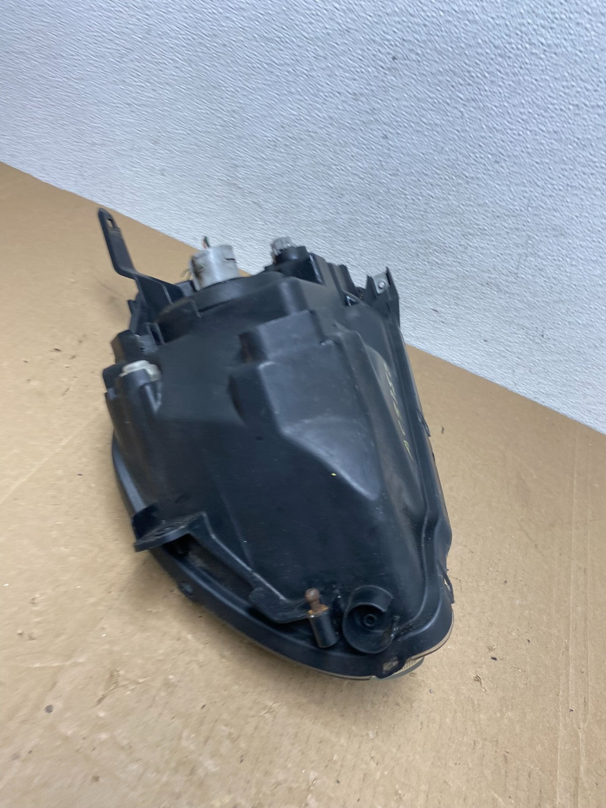 2004 to 2009 Mitsubishi Galant Right Passenger Headlight Black Halogen AC5752 DW7
