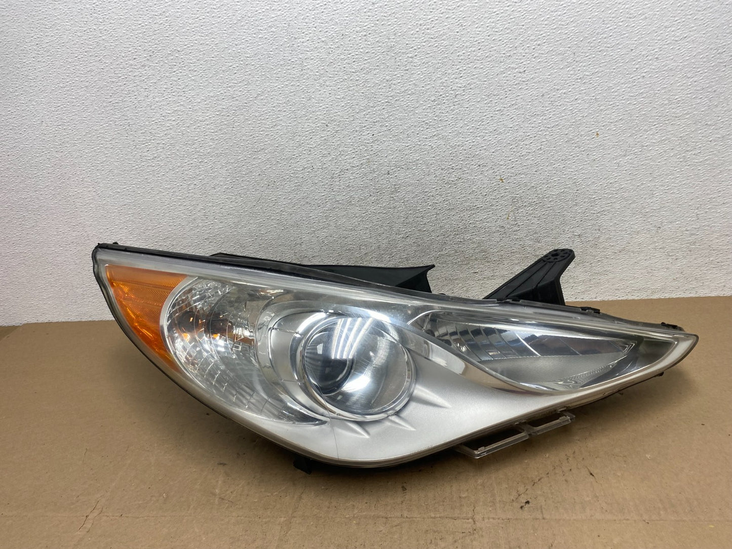 2011 - 2014 Hyundai Sonata Right Passenger Rh Side Headlight Halogen AE6757 DW0