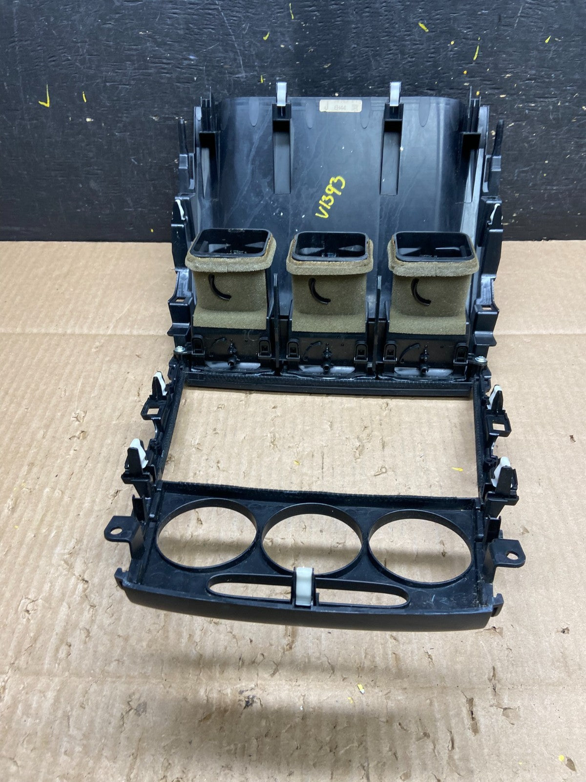 2010 2011 2012 Mazda CX-7 Center Dash Radio Bezel Trim v1393 DG5