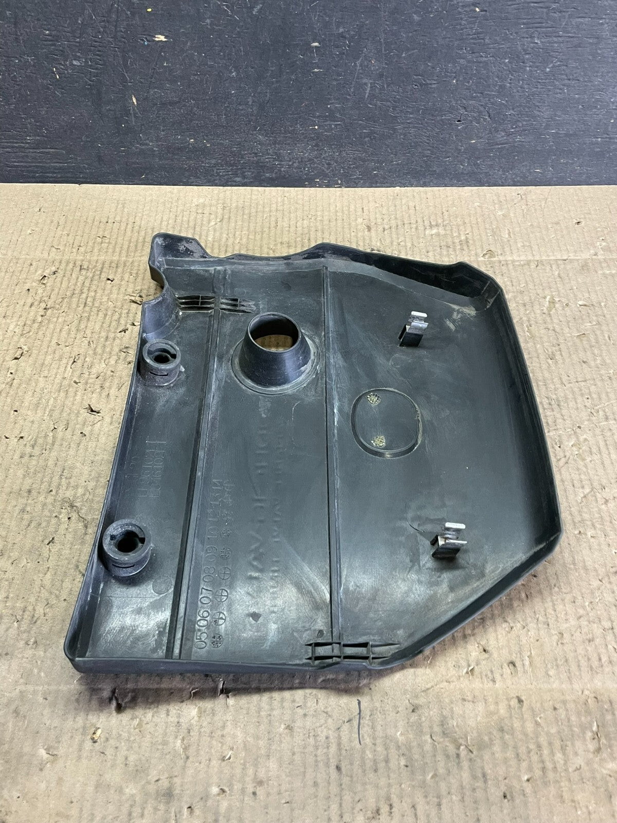 2004 to 2009 Mazda 3 DOHC 16 VALVE Engine Shield Top Cover i7814 DG Oem7