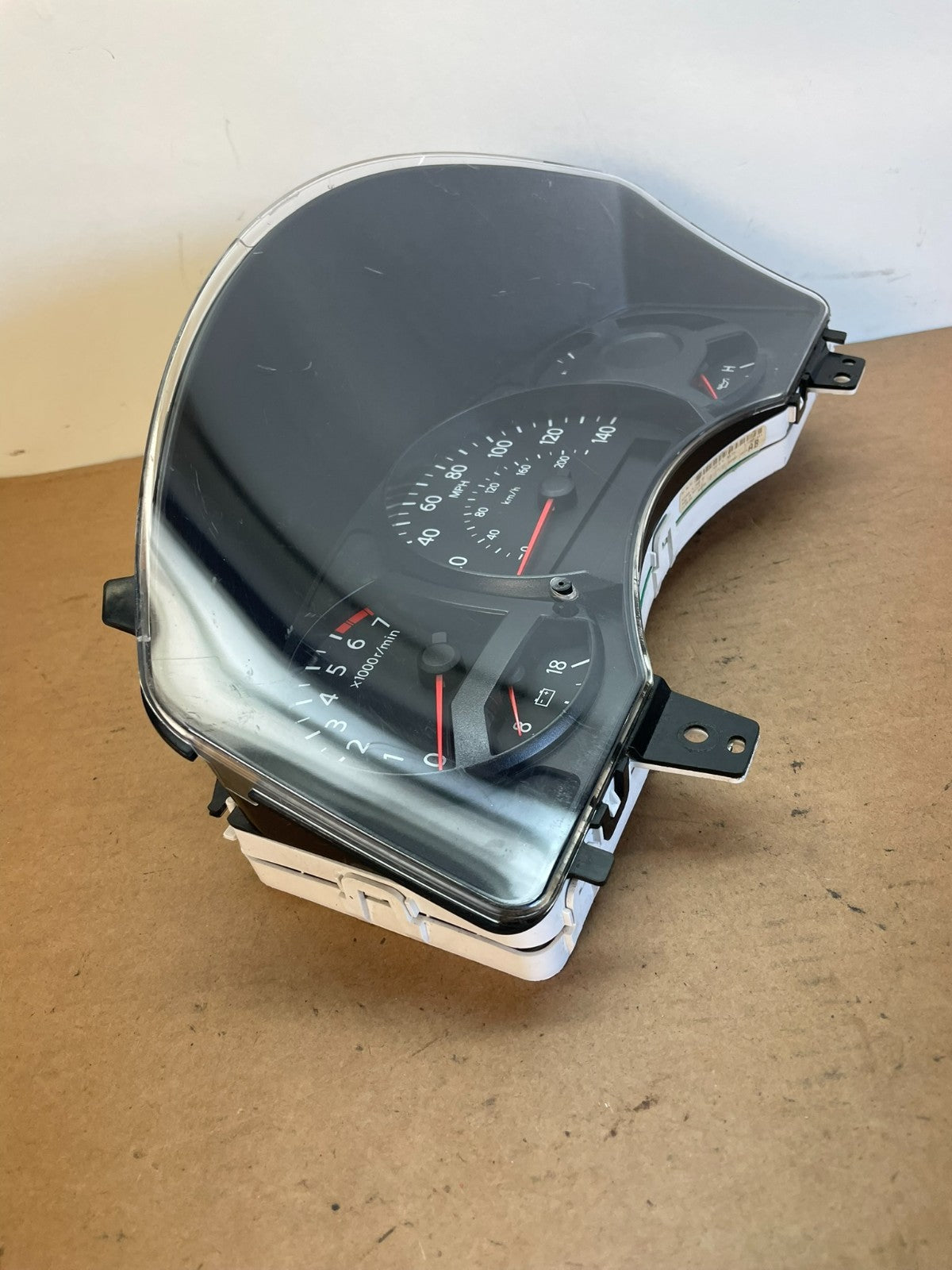 2004 2005 Nissan Armada Speedometer Cluster Gauge AG0705 DW1