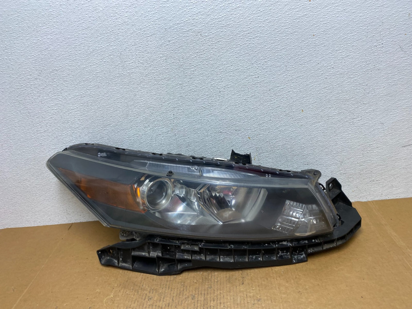 2008 to 2012 Honda Accord Coupe Right Passenger RH Side Headlight AE0661 DW0