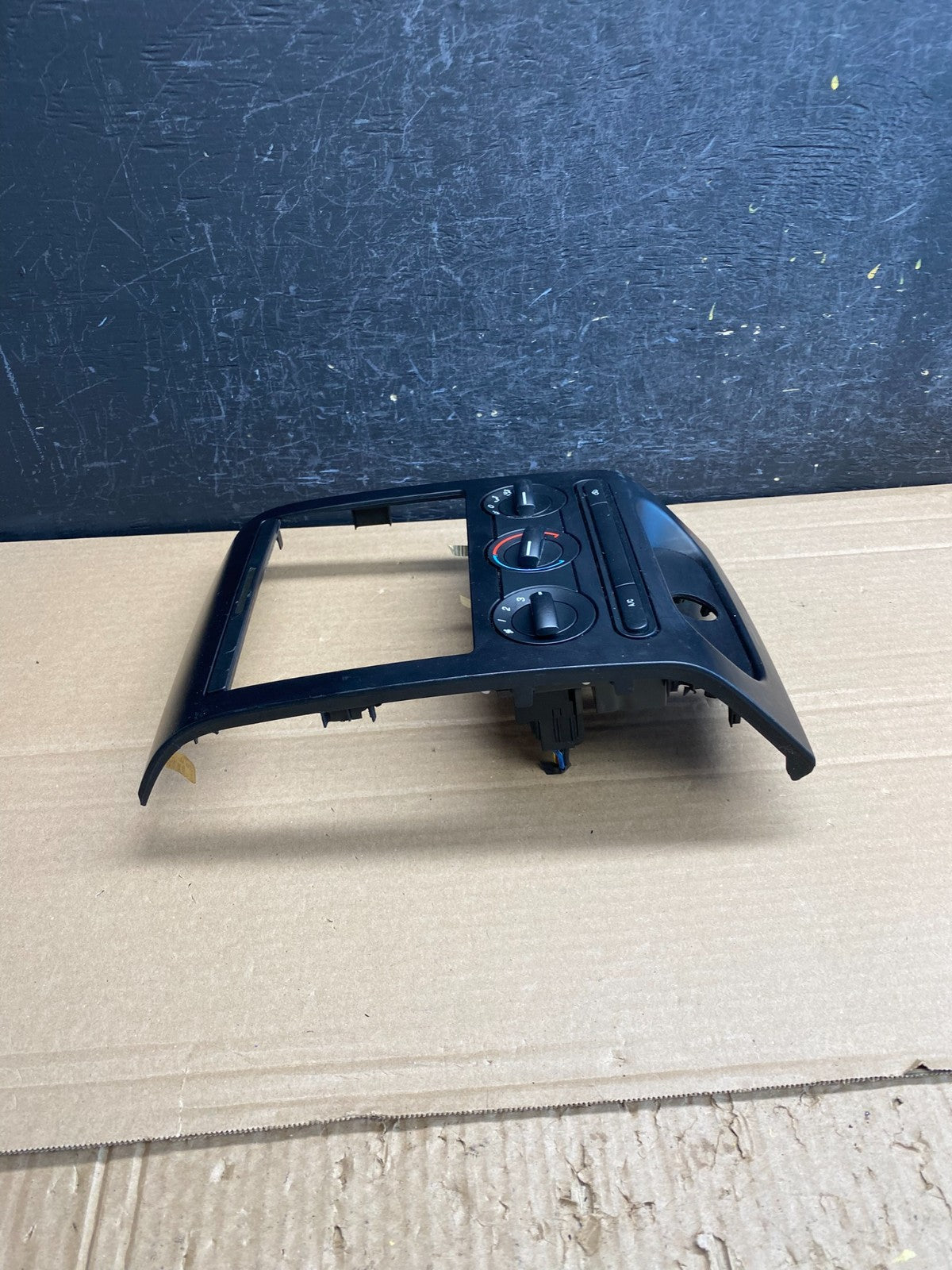 2004 to 2008 Ford F150 Radio Climate Dash Bezel Surround Black AF9993 DG1
