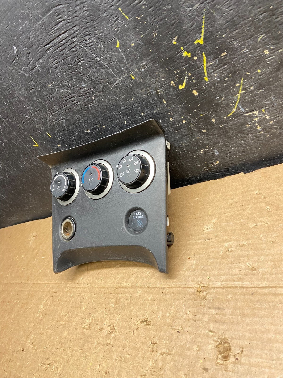 2011 to 2015 Nissan Rogue Heater Temperature AC Climate Control OEM W2027 DG1
