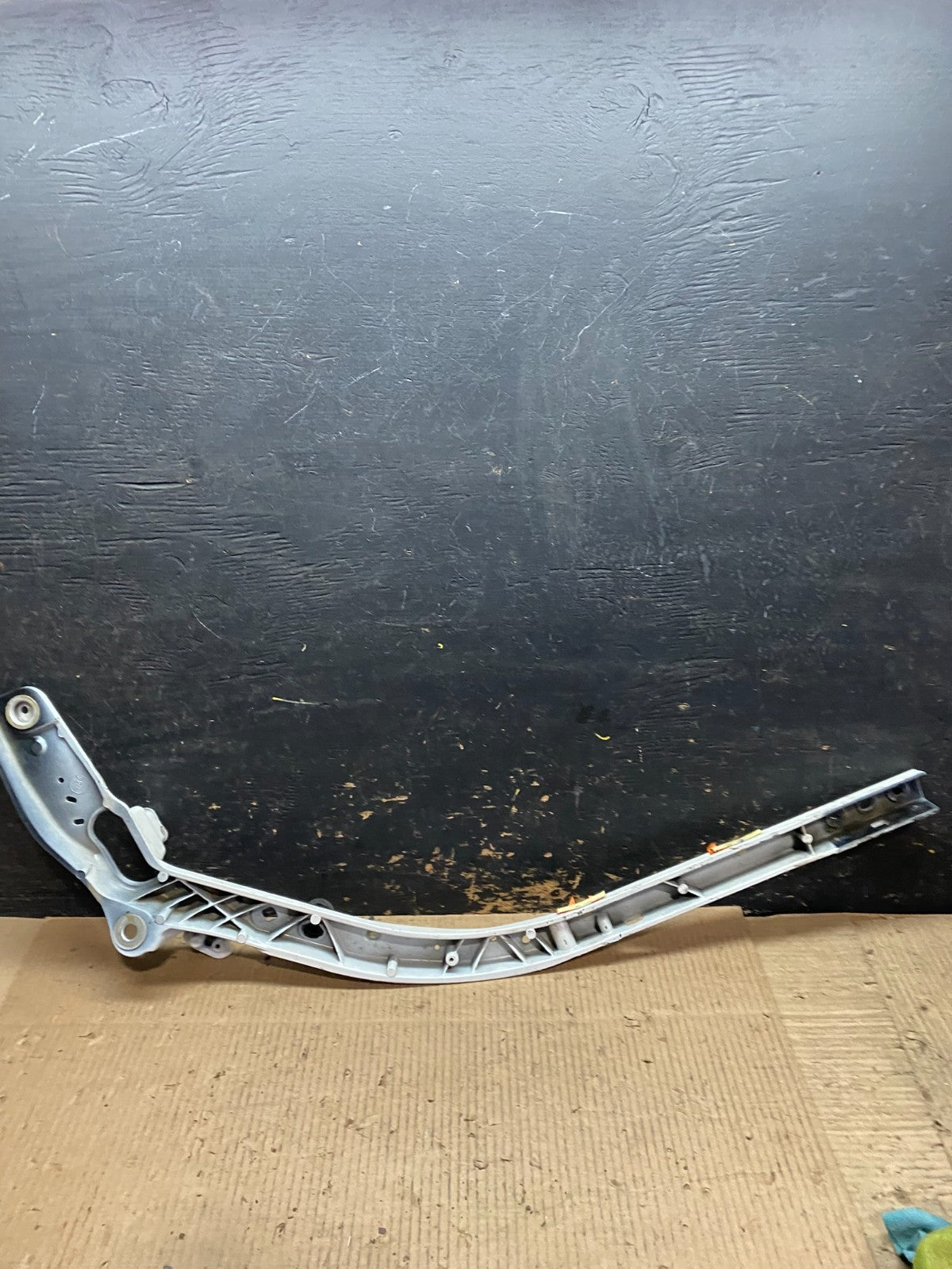 2020 to 2023 Ford Explorer Left Driver LH Upper Tic Bar Oem W5996 DG6