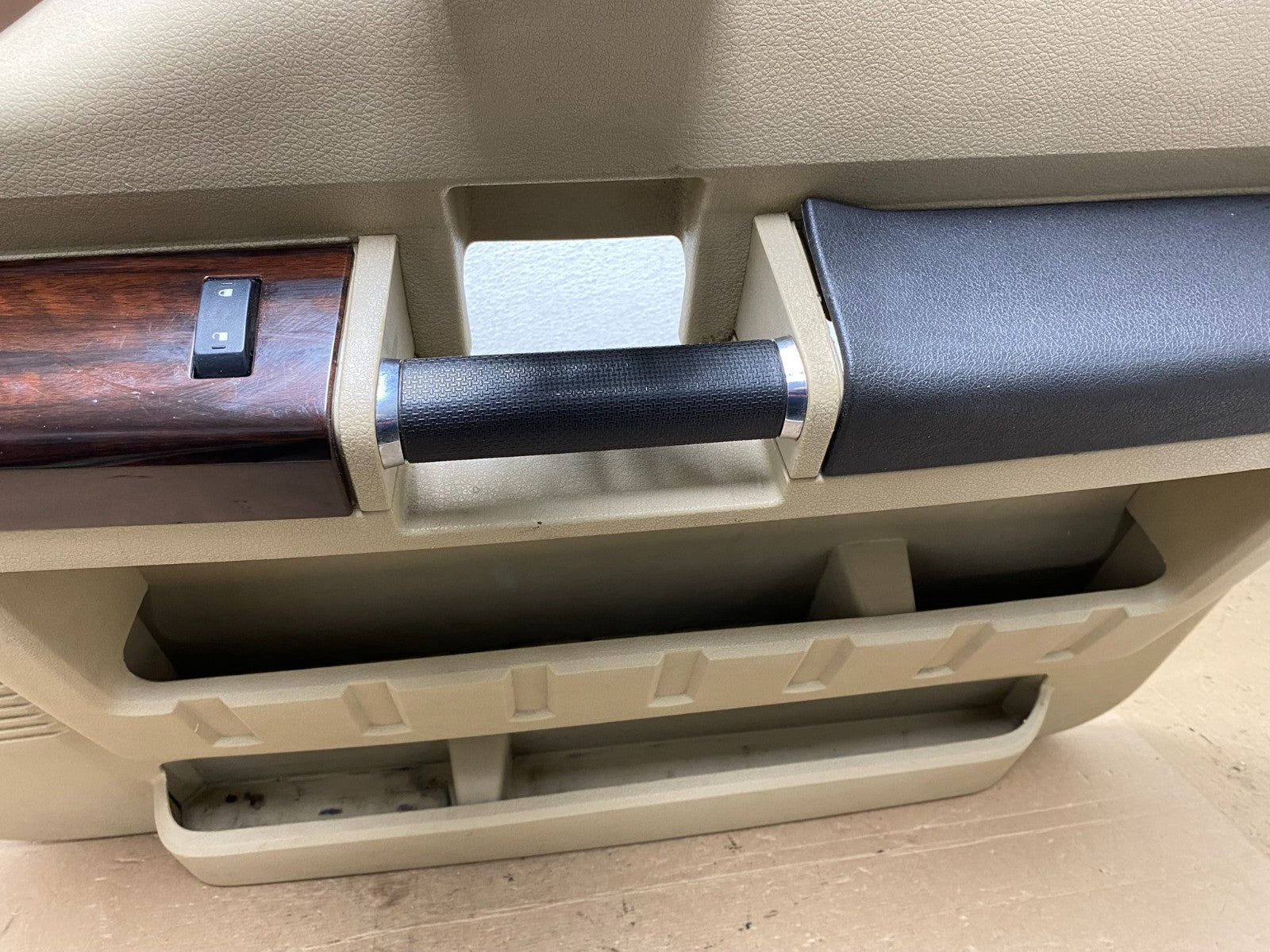 2008 to 2010 Ford F250 F350 Front Right Side Interior Door Panel AF4968 DW3