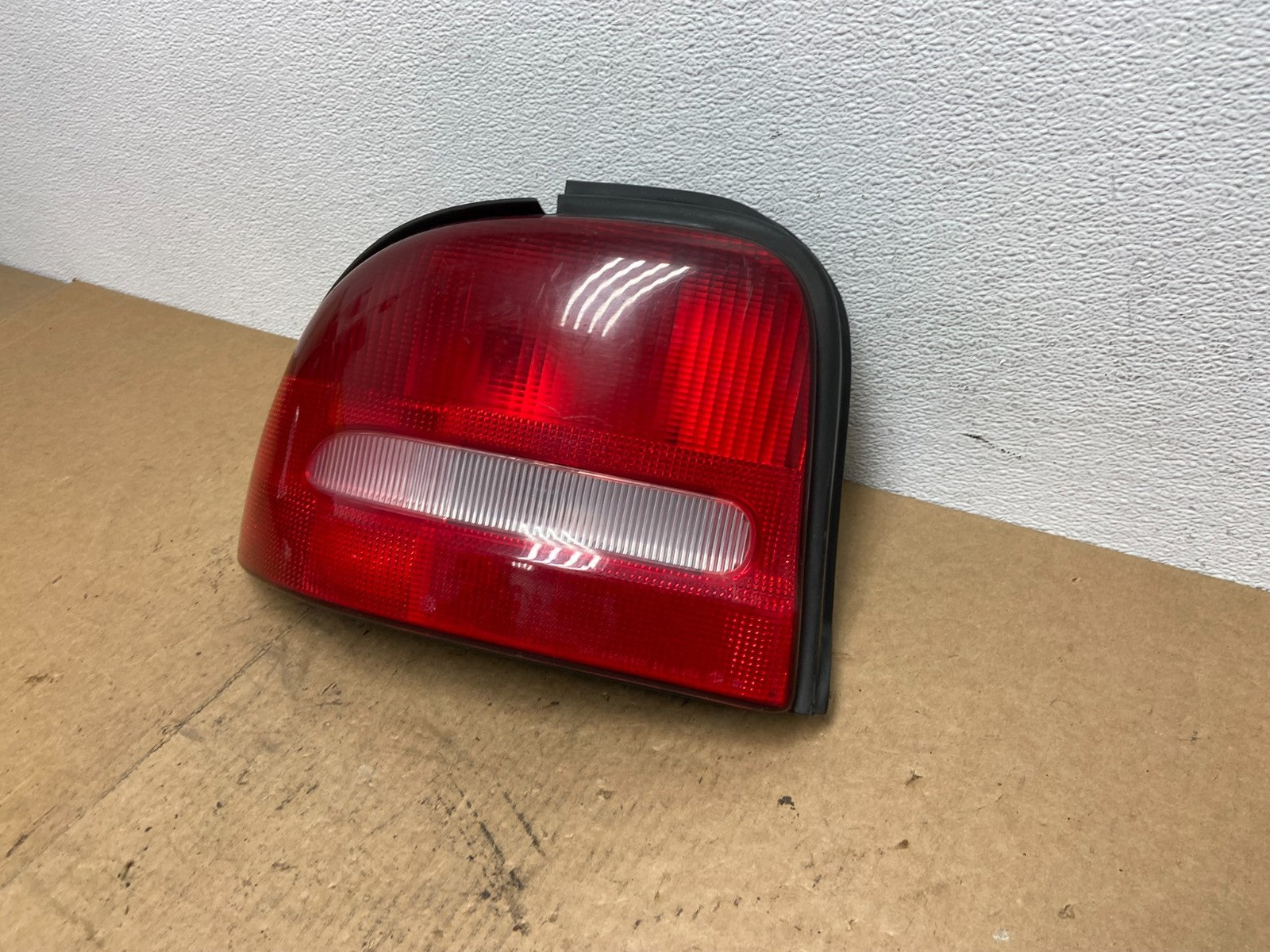1995 to  1999 Dodge Neon Left Driver LH Side Tail Light Oem AC3205 DW1
