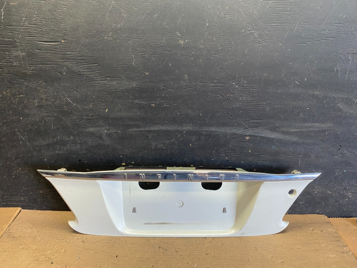 2000 2001 Infiniti I30 Rear Trunk Deck Finish Panel License Plate Trim S3332 DG0