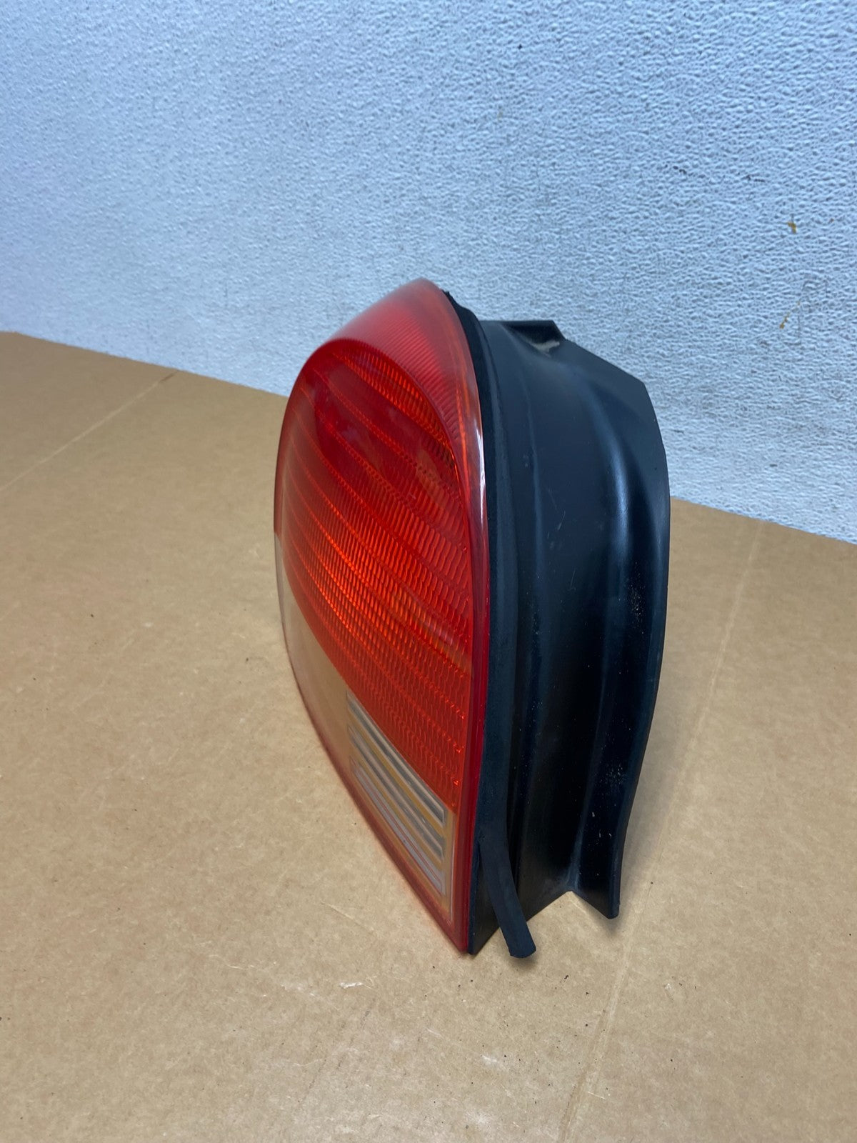 1999 2000 2001 Hyundai Sonata Left Driver Side Tail Light AD8911 DW1