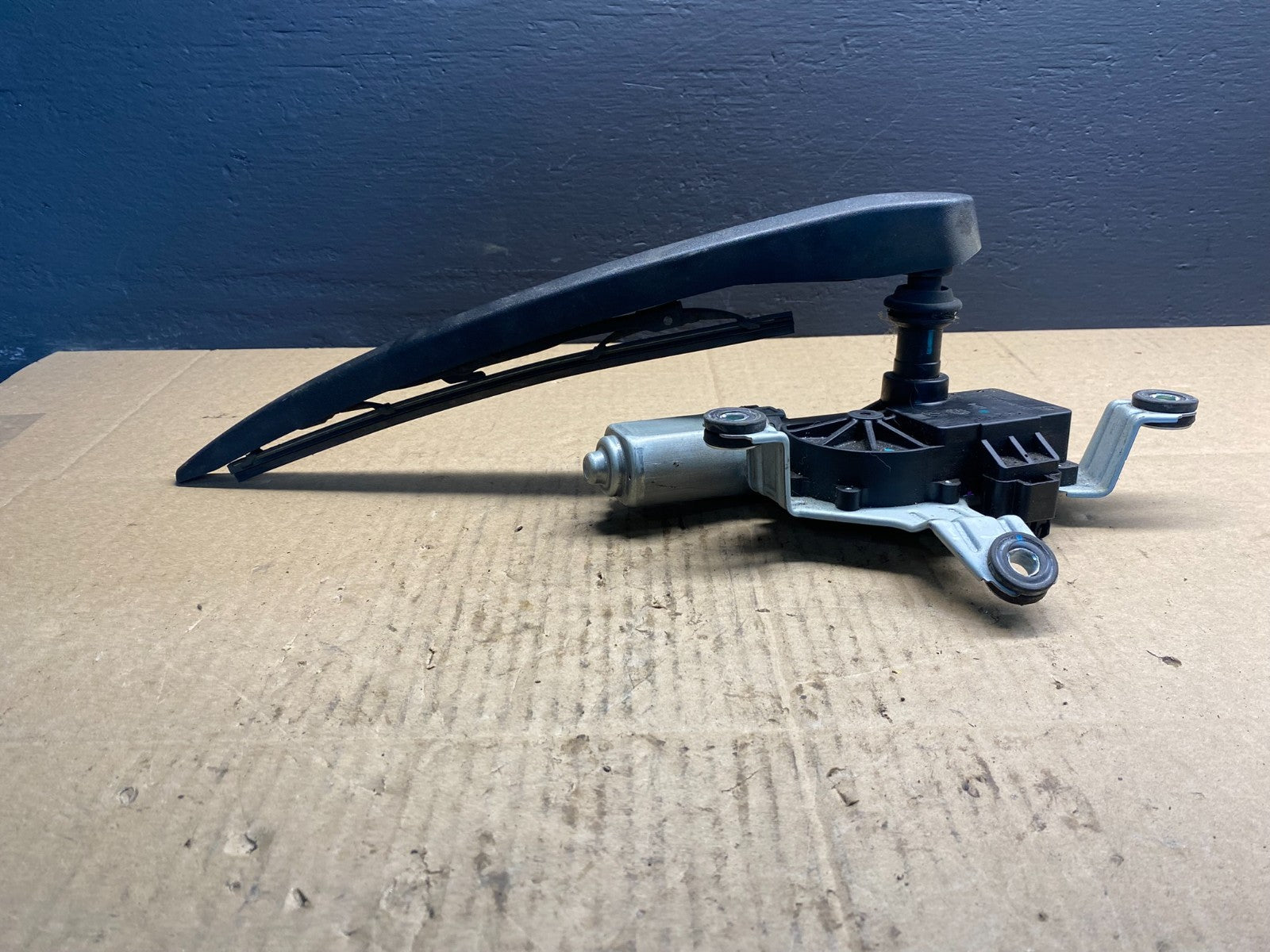 2010 to 2016 Cadillac SRX Rear Windshield Washer Wiper Motor ab4245 DG1