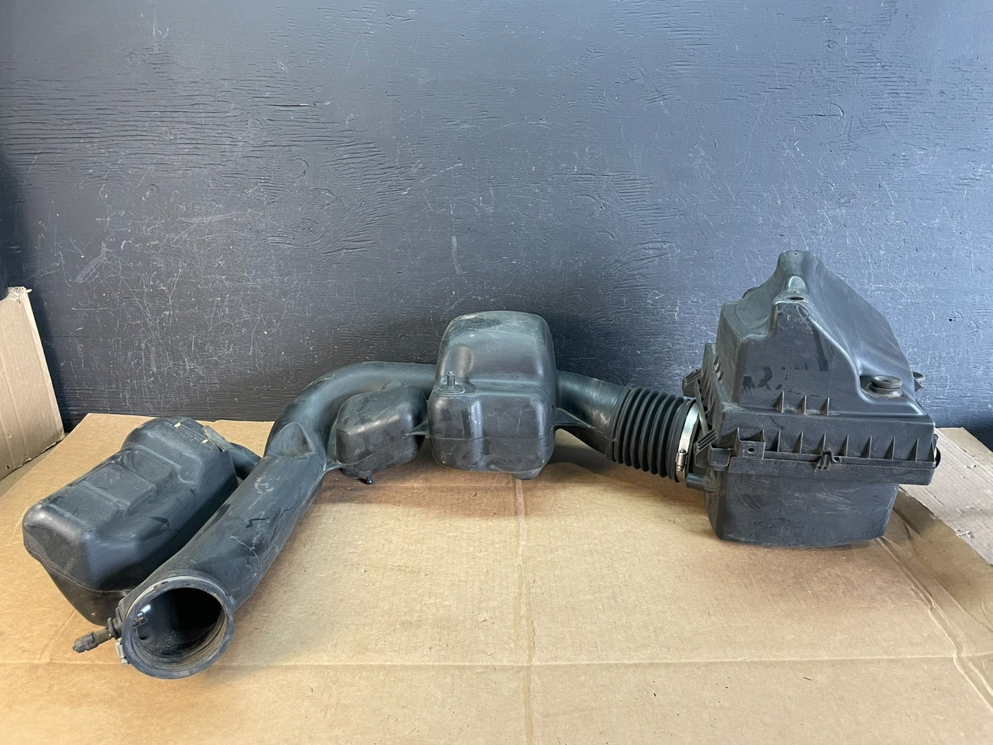 2011 - 2013 Dodge Durango 3.6L Resonator Air Intake Tube ae0900 DG4