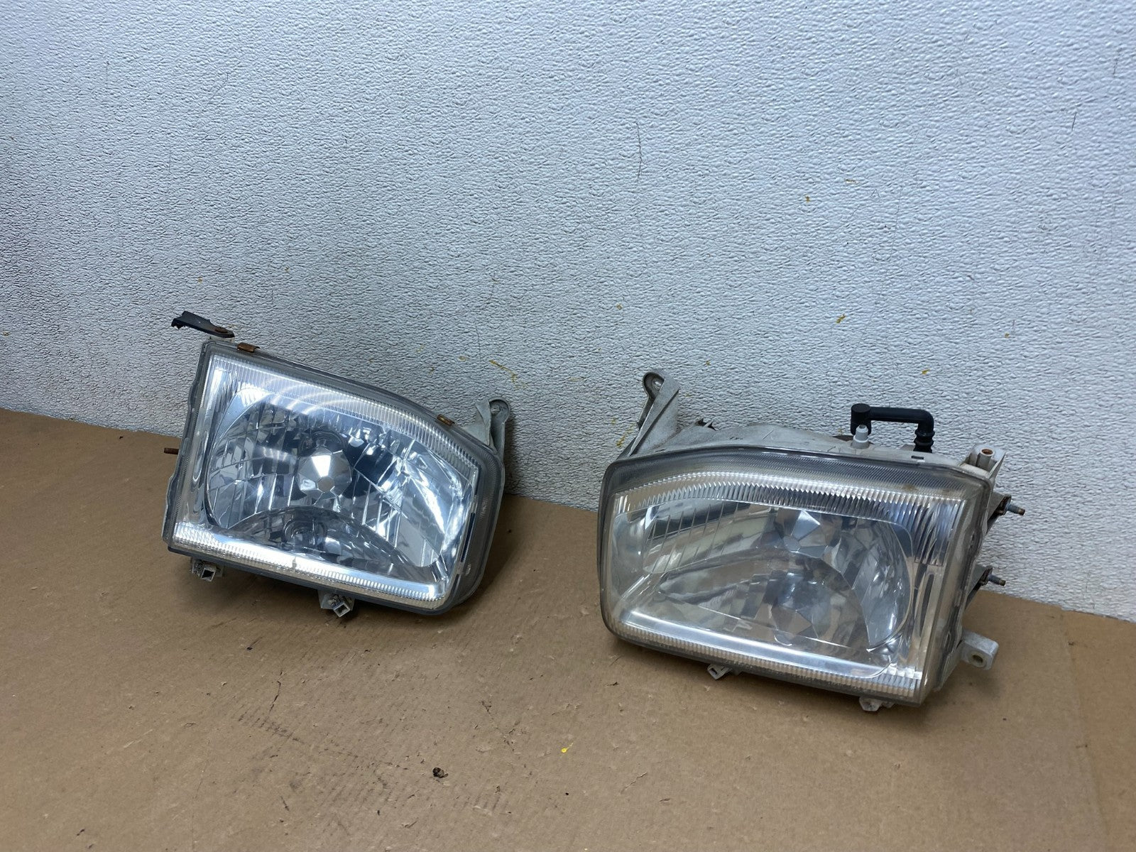 1999-2004 Nissan Pathfinder Left+Right Side Set Halogen Headlights P8186 DW1
