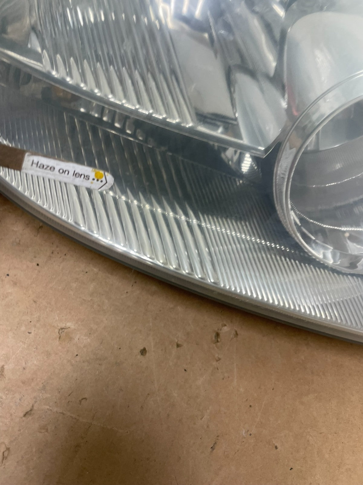 2004-2005 Toyota Sienna Driver Right Passenger Halogen Headlight OEM Q6742 DW10