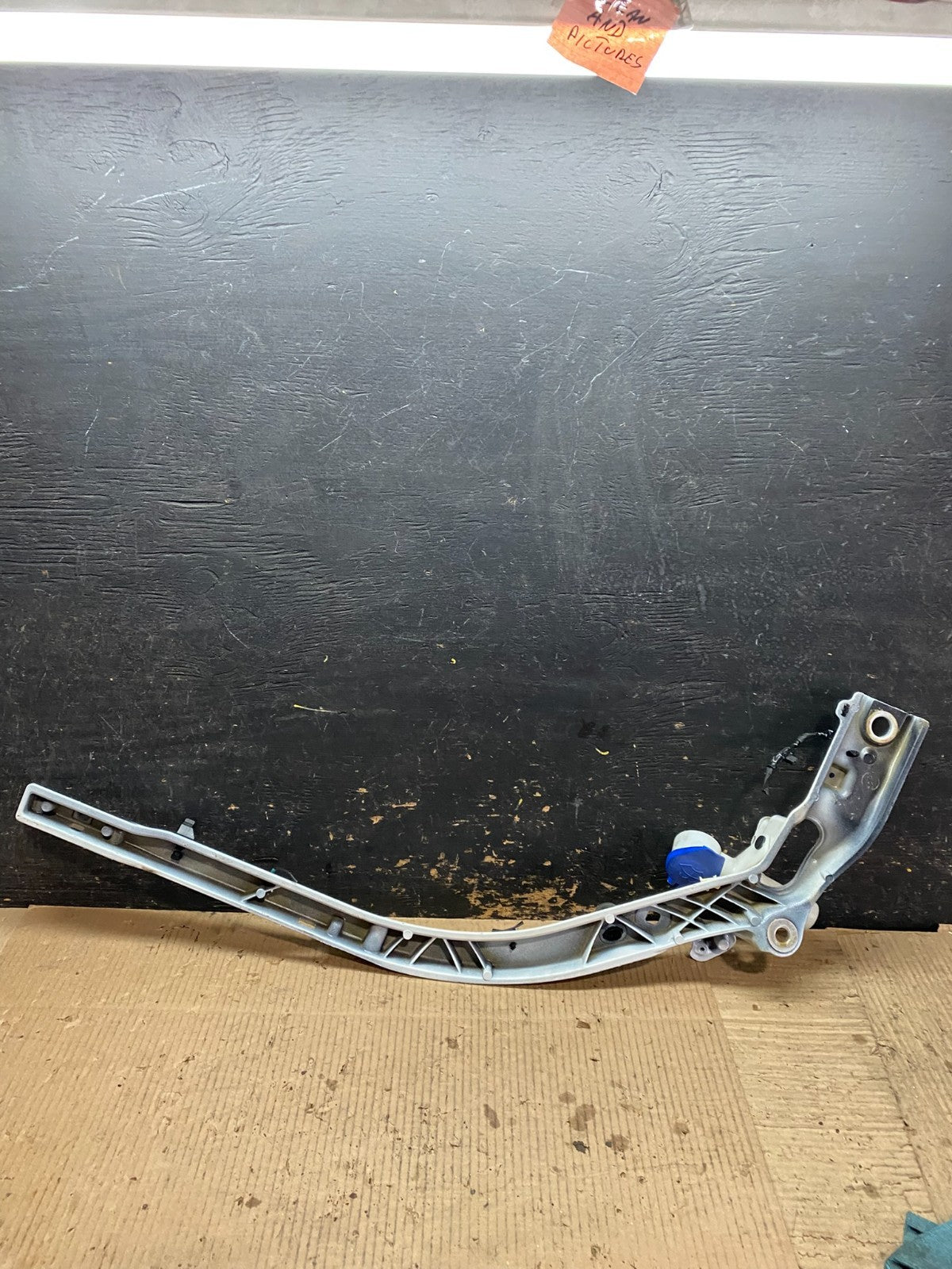2020 to 2023 Ford Explorer Right RH Upper Tic Bar Oem w6015 DG7