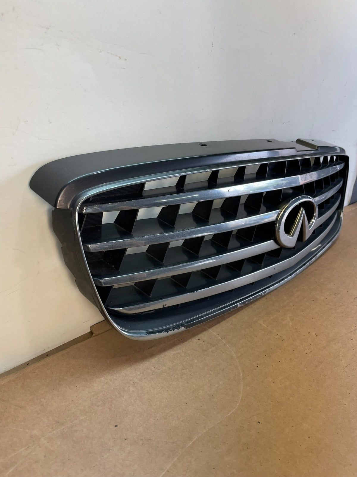 2002 2003 2004 Infiniti Q45 Front Grille Grill AG0901 DG2