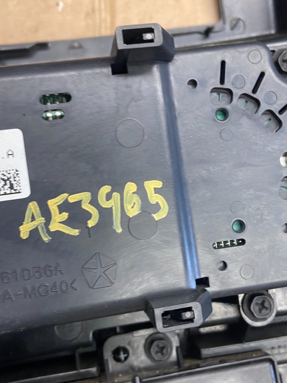 2008 to 2012 Jeep Liberty Dash Climate Temperature Control Radio Bezel AE3965 DG8