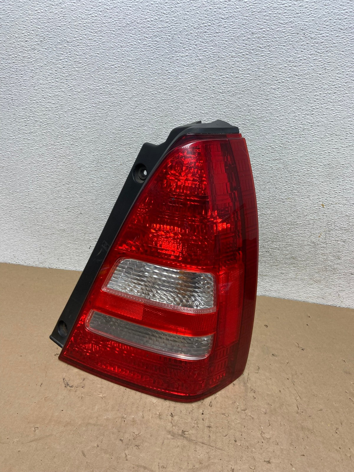 2003 2004 2005 Subaru Forester Right Passenger Rh Side Tail Light AG4236 LK0