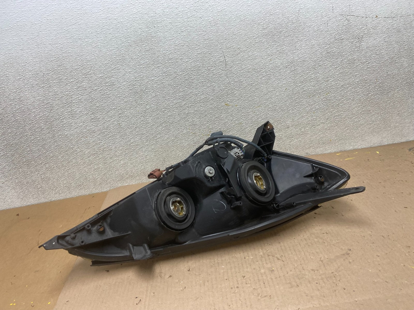 2004-2005 Toyota Sienna Left Driver LH Side Halogen Headlight AA0610 DW5