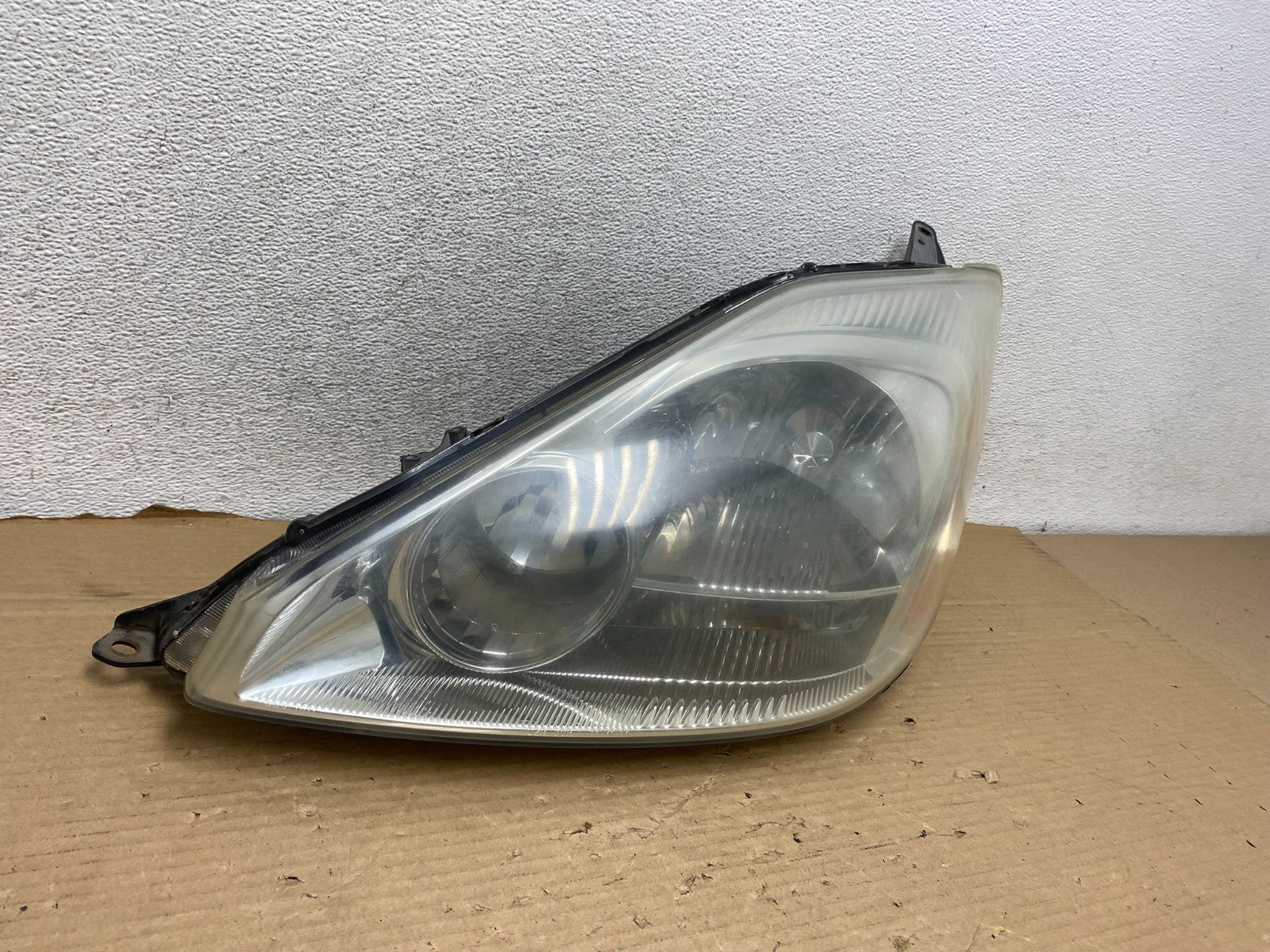 2004-2005 Toyota Sienna Left Driver LH Side Xenon Headlight AG8203 DW1