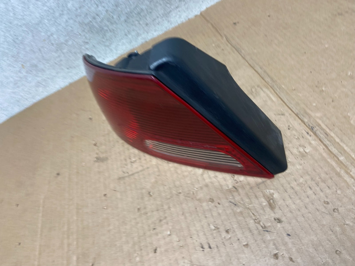 2001-2006 Dodge Stratus Left Driver LH Side Tail Light AI4574 DW1