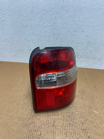 1998 to 2002 Kia Sportage Right Passenger RH Side Tail Light AE0252 LK2