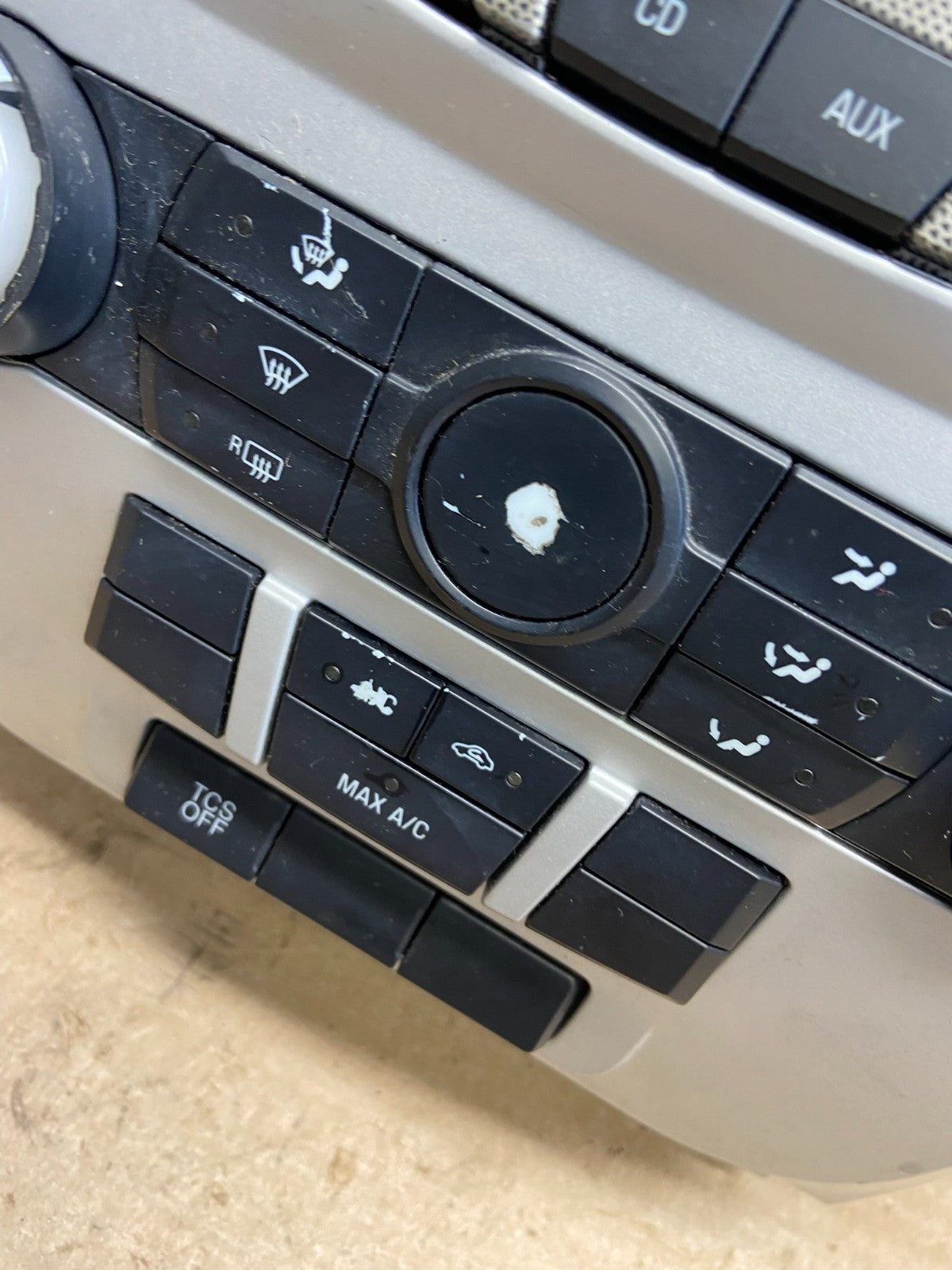 2010 to 2012 Ford Fusion Radio Climate Control A/C Control ah3746 DG2