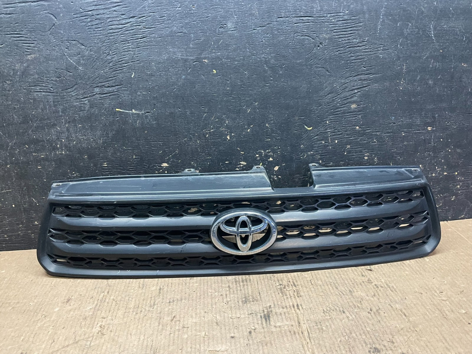 2004 2005 Toyota RAV4 Front Upper Grill Grille OEM Z8117 DG0
